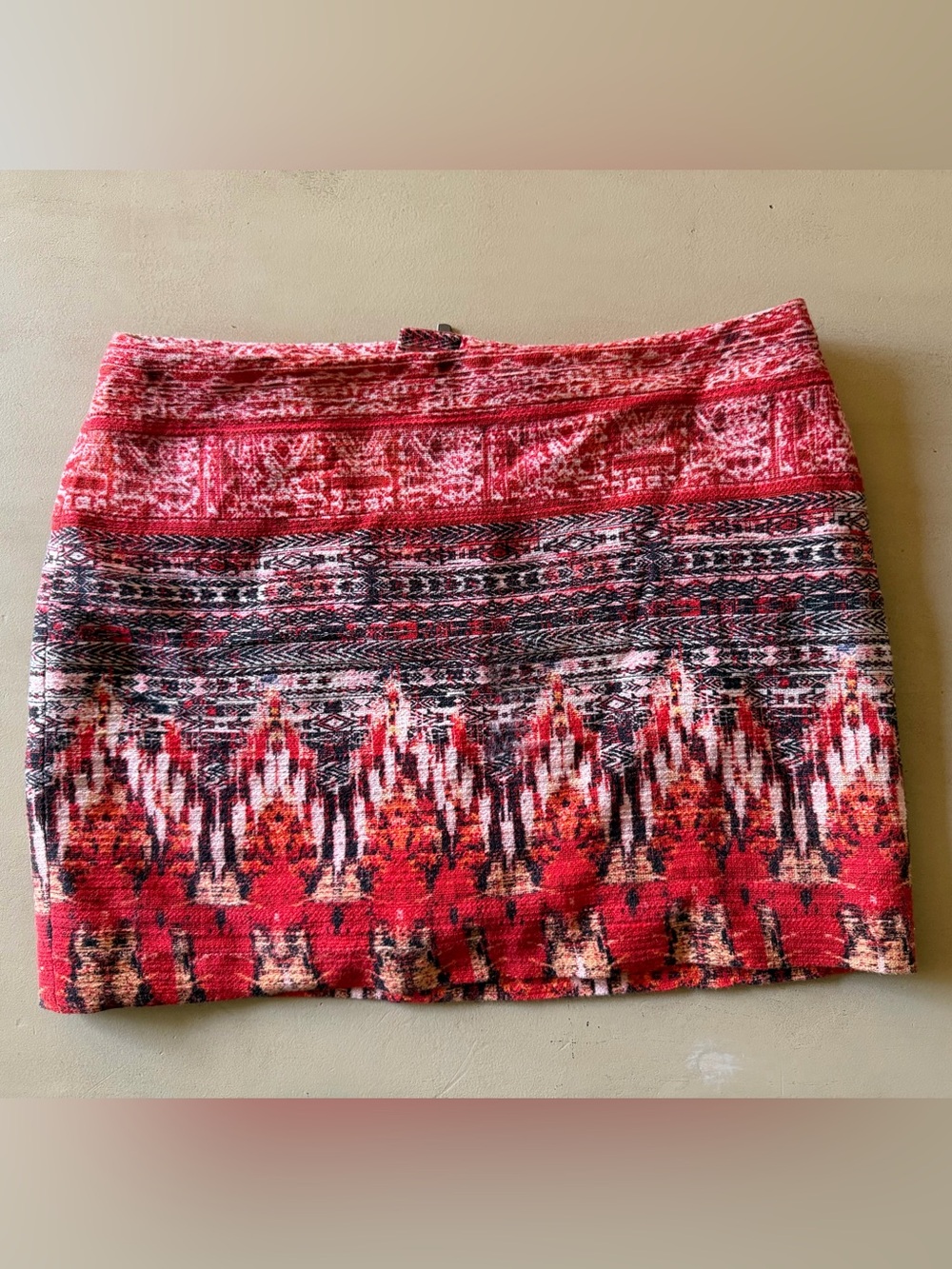 H&M Red and Black Patterned Mini Skirt